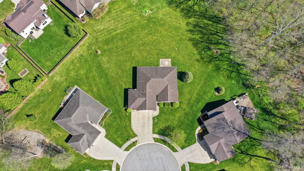 Photo of 1524 Colfax Court, Fort Wayne, IN 46815 (MLS # 202614595)