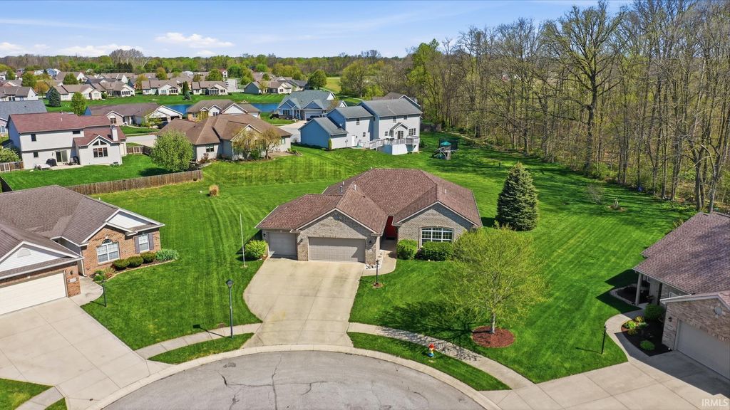 Photo of 1524 Colfax Court, Fort Wayne, IN 46815 (MLS # 202614595)