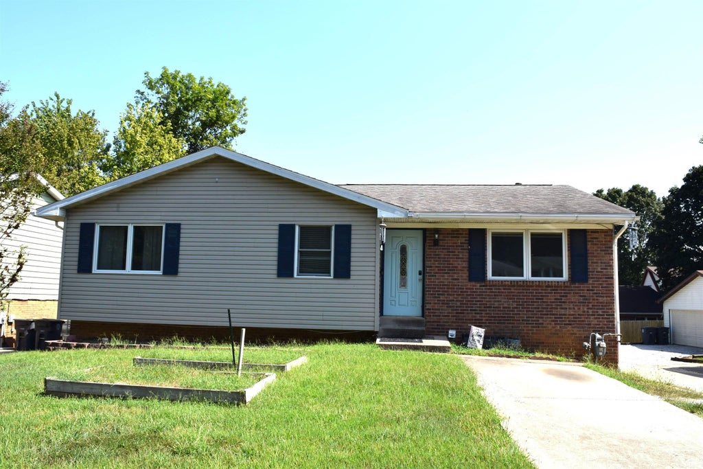 Photo of 670 S Burkhardt Road, Evansville, IN 47715 (MLS # 202639292)