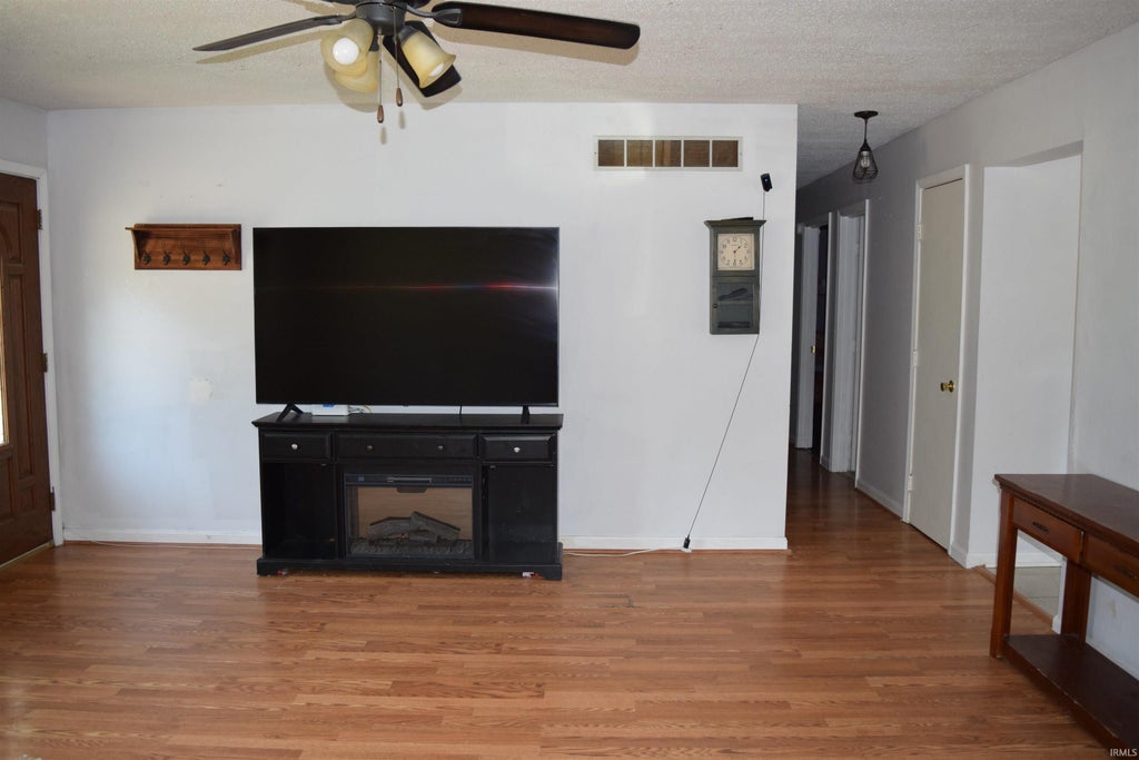Photo of 670 S Burkhardt Road, Evansville, IN 47715 (MLS # 202639292)