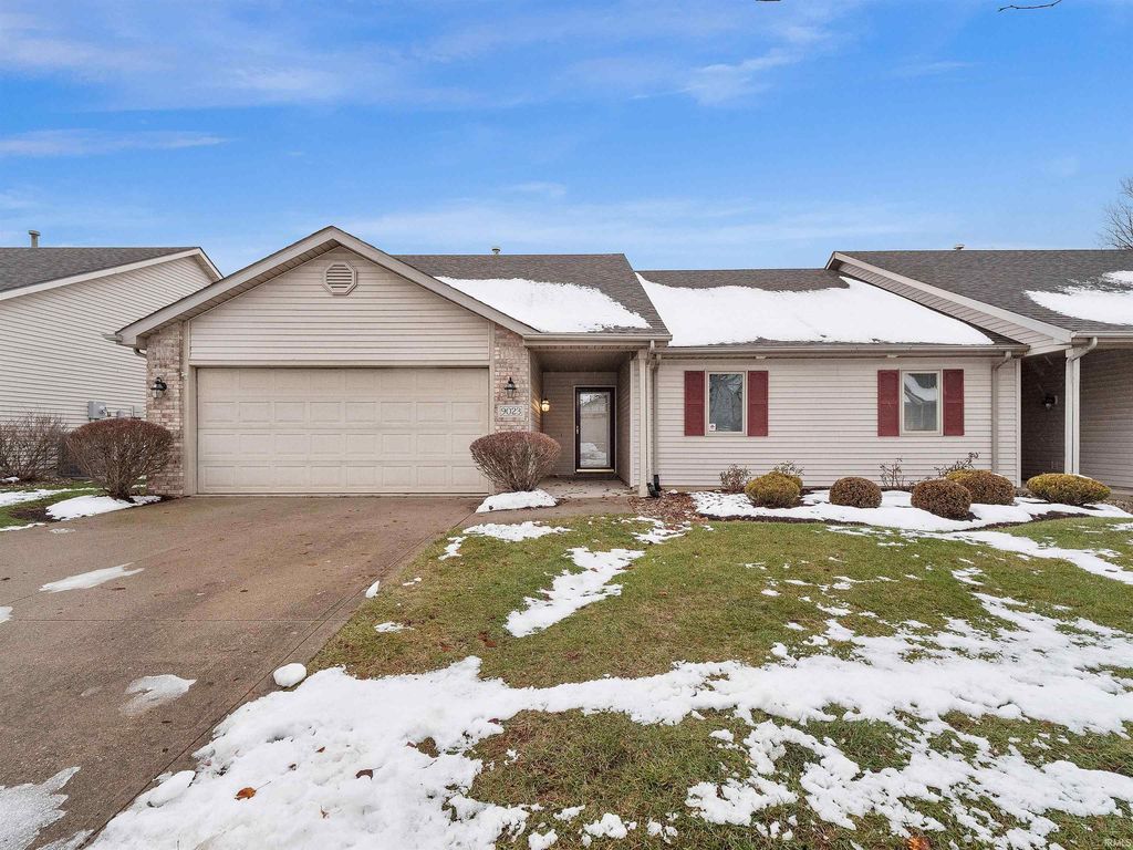 Photo of 9023 Falcons Run, Fort Wayne, IN 46825 (MLS # 202548890)