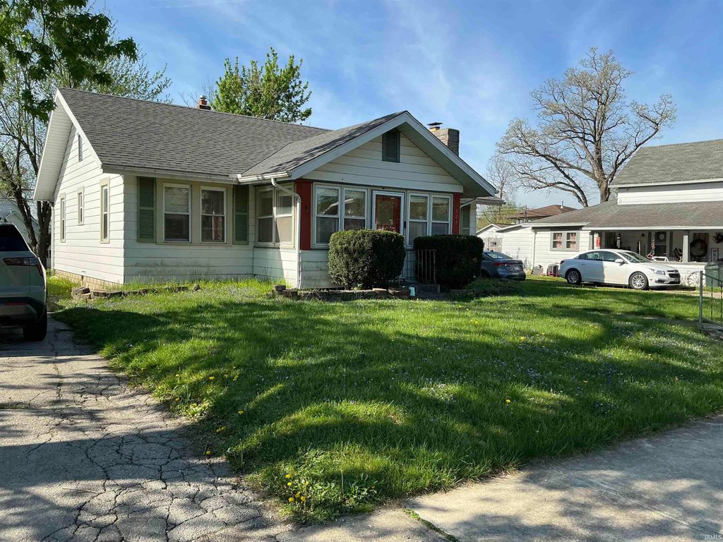 Photo of 524 E Kickapoo St, Hartford City, IN 47348 (MLS # 202613941)