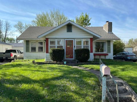 Photo of 524 E Kickapoo St, Hartford City, IN 47348 (MLS # 202613941)