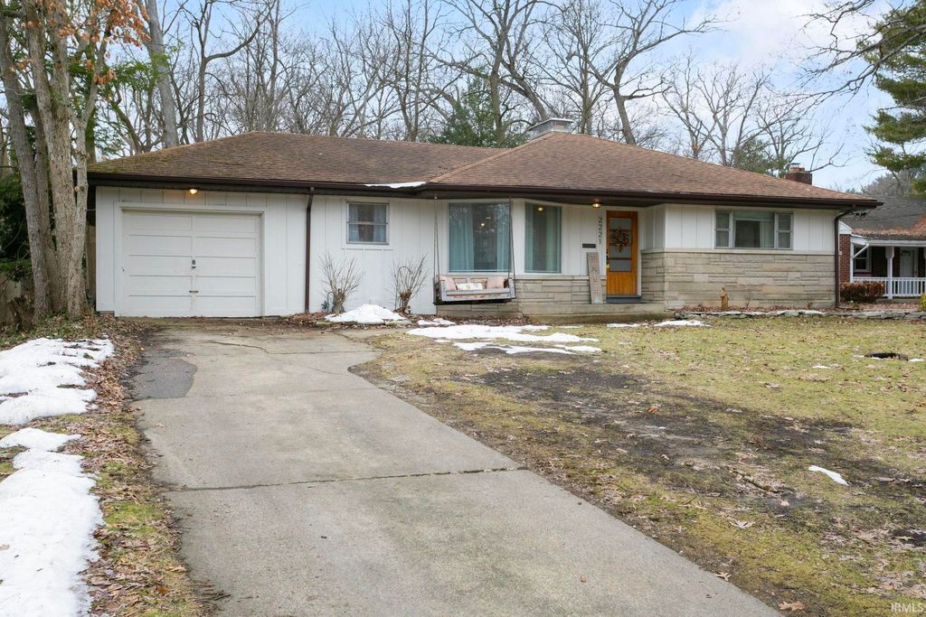 Photo of 2221 Portage Avenue, South Bend, IN 46616 (MLS # 202605185)
