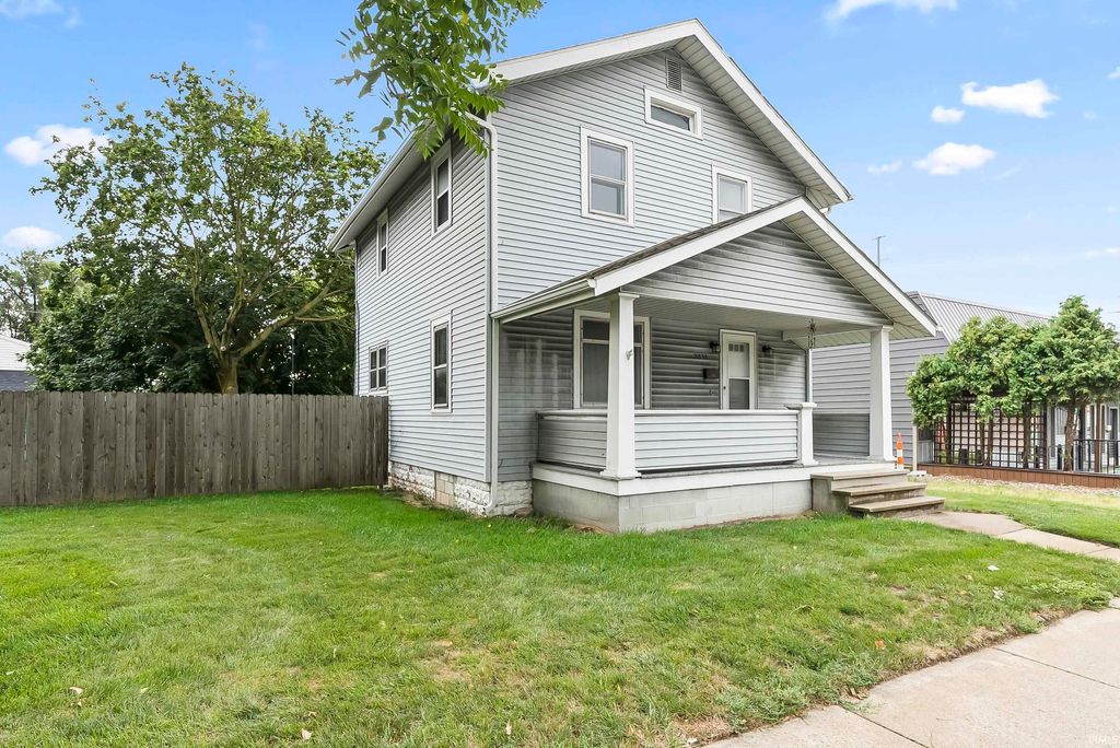 Photo of 2338 N Clinton Street, Fort Wayne, IN 46805 (MLS # 202543702)