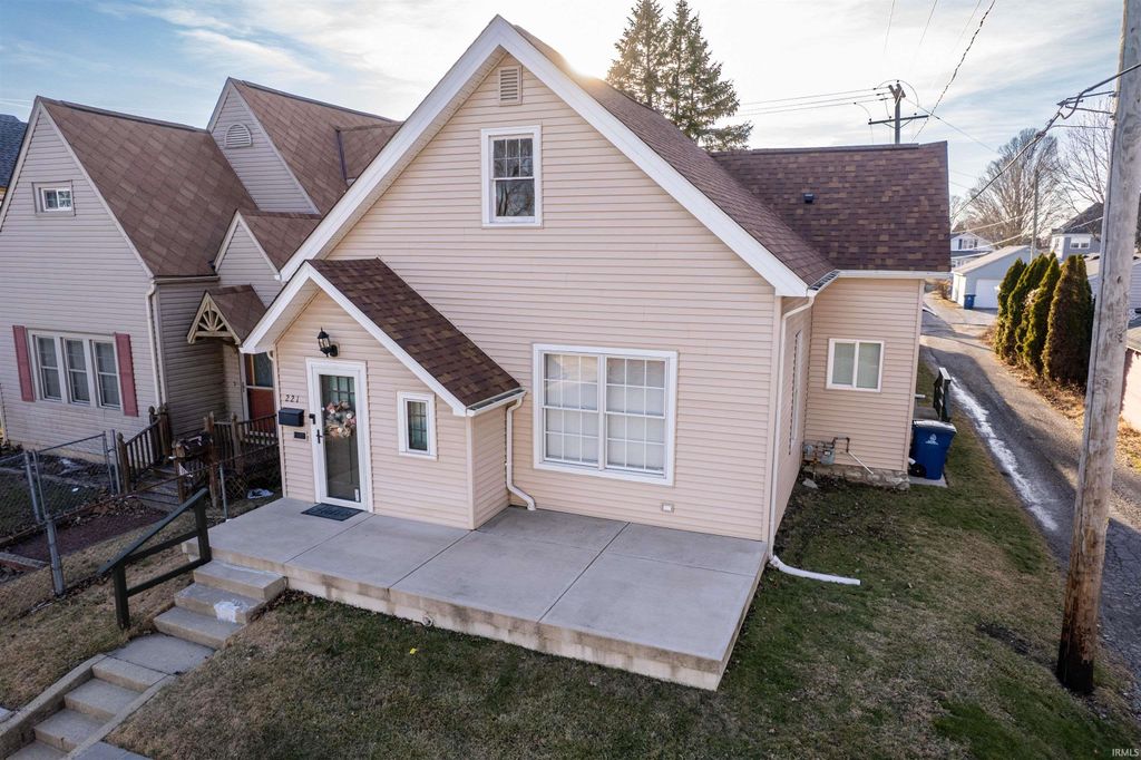 Photo of 221 N D Street, Marion, IN 46952 (MLS # 202606408)