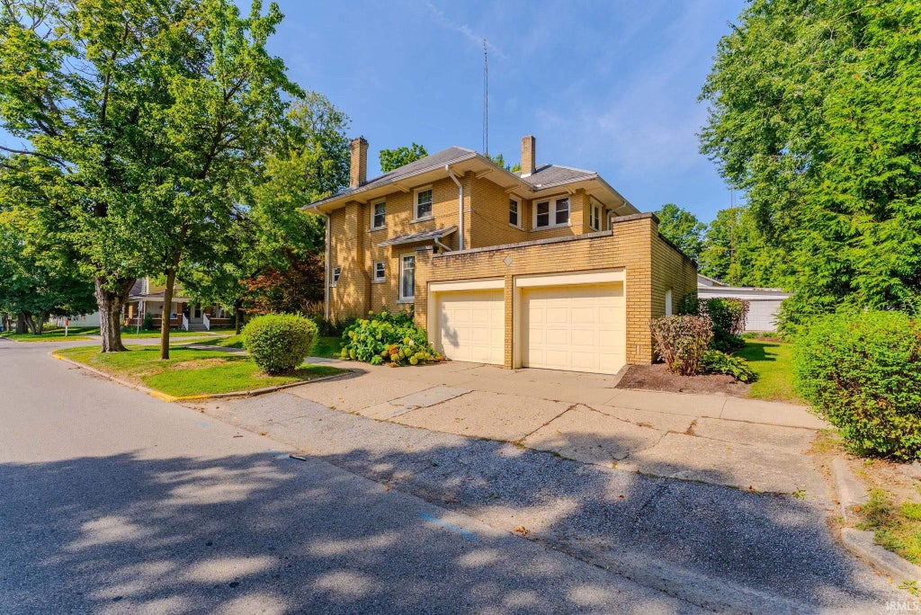 Photo of 410 E 3rd Street, North Manchester, IN 46962 (MLS # 202637215)