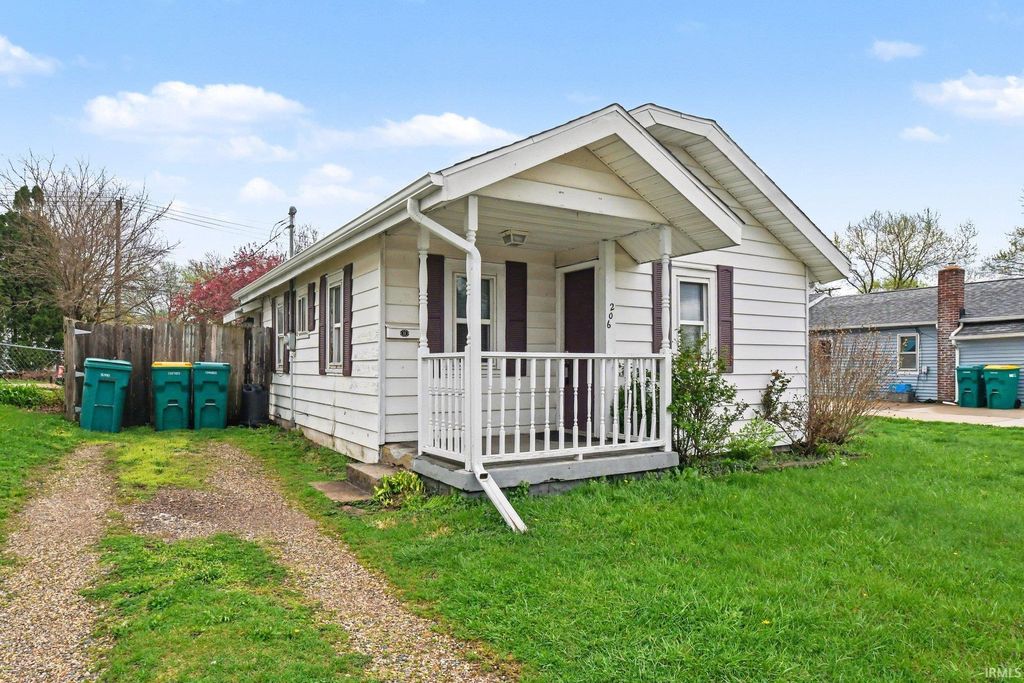 Photo of 206 Helen Avenue, Mishawaka, IN 46544 (MLS # 202613317)