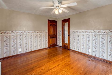 Tiny photo for 3128 N Pennsylvania Avenue, Logansport, IN 46947 (MLS # 202533211)