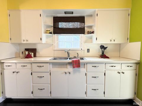 Tiny photo for 3128 N Pennsylvania Avenue, Logansport, IN 46947 (MLS # 202533211)