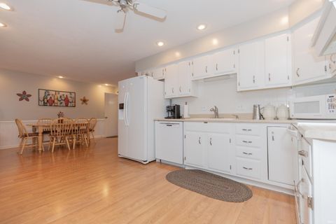 Tiny photo for 615 Crestmont Drive, Evansville, IN 47712 (MLS # 202618669)