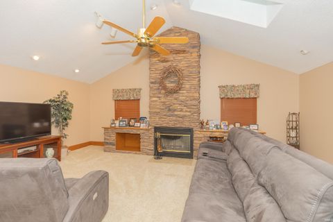 Tiny photo for 615 Crestmont Drive, Evansville, IN 47712 (MLS # 202618669)