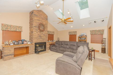 Tiny photo for 615 Crestmont Drive, Evansville, IN 47712 (MLS # 202618669)