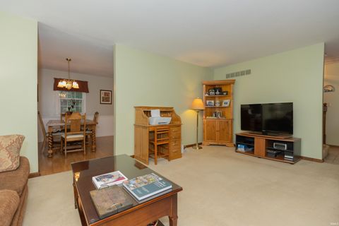Tiny photo for 615 Crestmont Drive, Evansville, IN 47712 (MLS # 202618669)