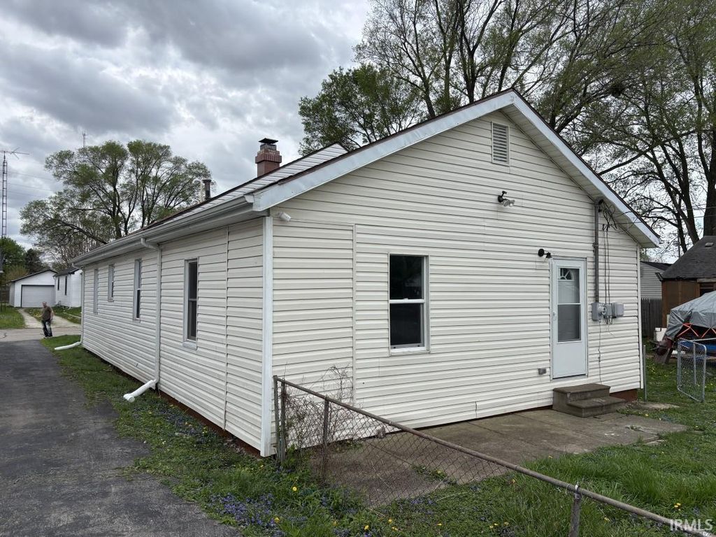 Photo of 1206 W 15Th Street, Muncie, IN 47302 (MLS # 202614328)