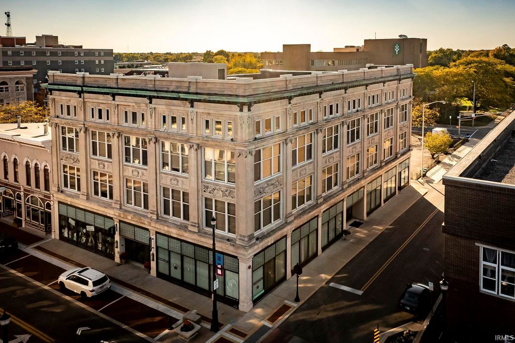 Photo of 301 S Walnut Street #206, Muncie, IN 47305 (MLS # 202549891)