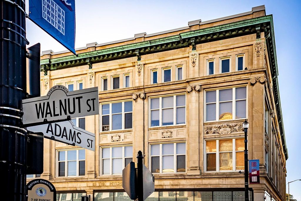 Photo of 301 S Walnut Street #206, Muncie, IN 47305 (MLS # 202549891)