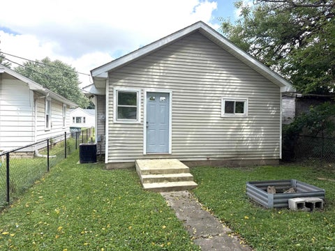 Tiny photo for 2911 S Franklin Street, Muncie, IN 47302 (MLS # 202634580)