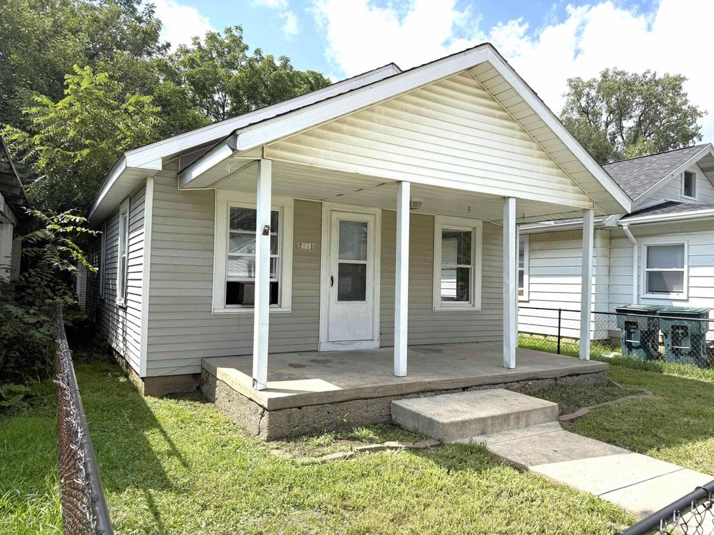 Photo of 2911 S Franklin Street, Muncie, IN 47302 (MLS # 202634580)