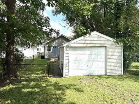 Tiny photo for 2911 S Franklin Street, Muncie, IN 47302 (MLS # 202634580)