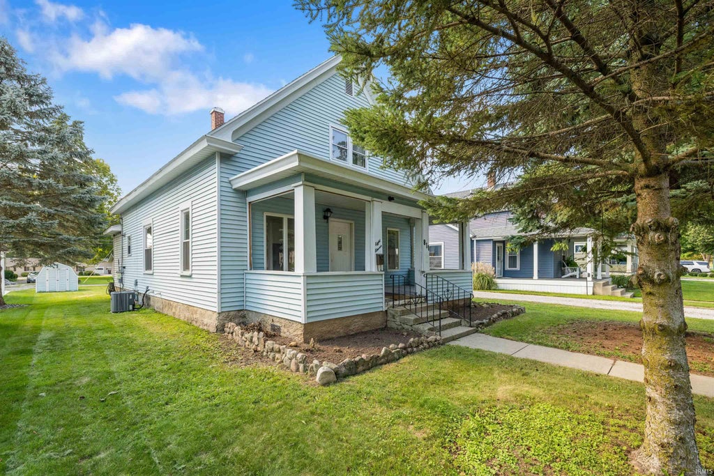 Photo of 811 Midway Drive, Auburn, IN 46706 (MLS # 202635627)