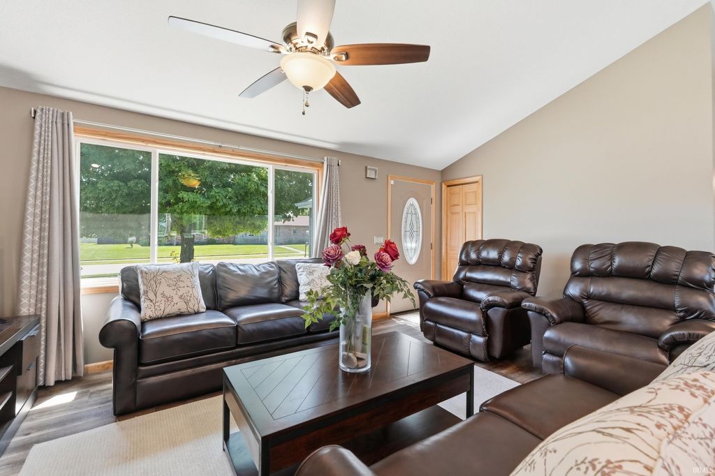 Photo of 9720 Hemphill Drive, Fort Wayne, IN 46819 (MLS # 202627305)