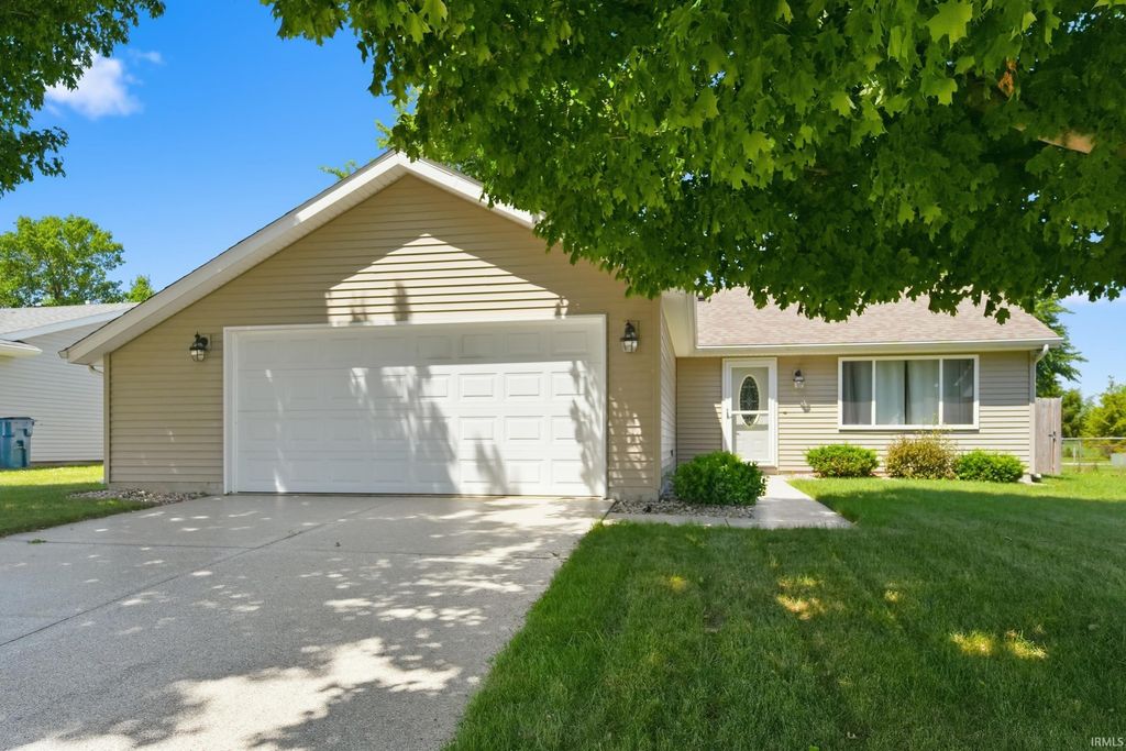 Photo of 9720 Hemphill Drive, Fort Wayne, IN 46819 (MLS # 202627305)