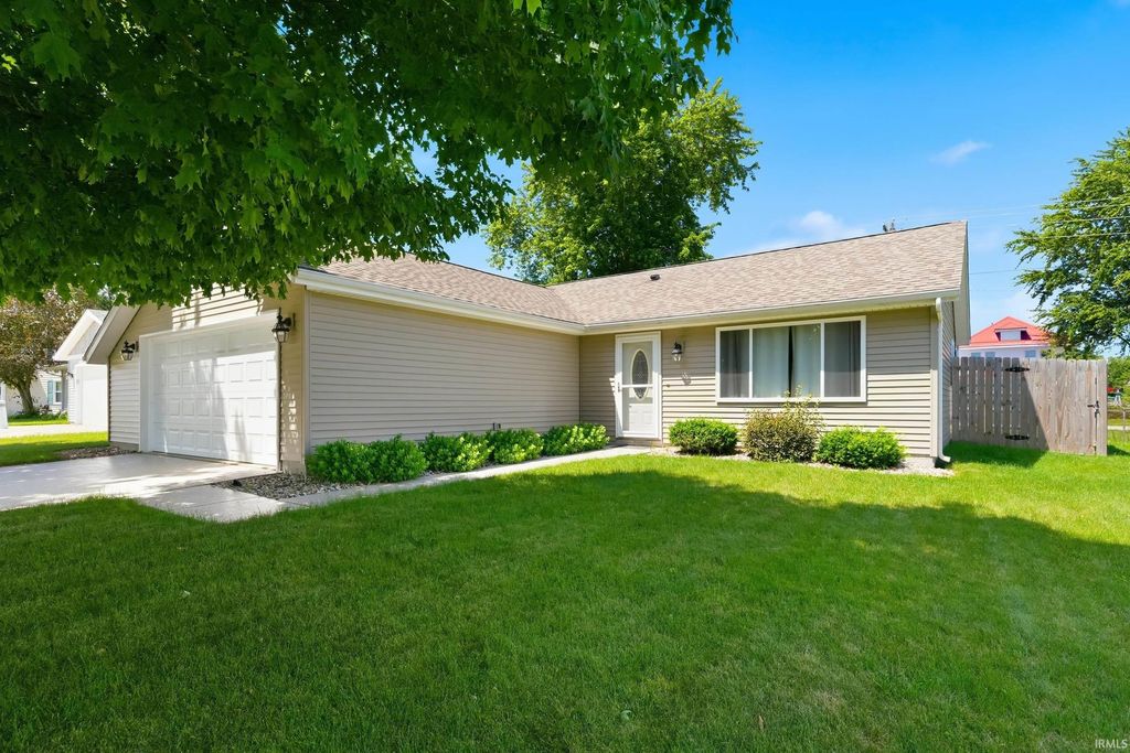 Photo of 9720 Hemphill Drive, Fort Wayne, IN 46819 (MLS # 202627305)