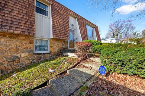 Tiny photo for 600 Forest Drive, Bloomfield, IN 47424 (MLS # 202602653)