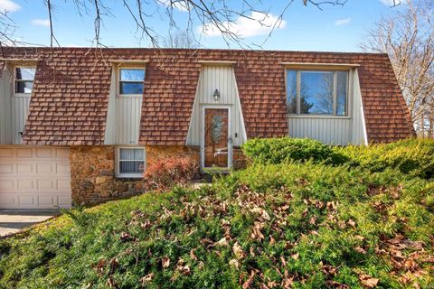 Tiny photo for 600 Forest Drive, Bloomfield, IN 47424 (MLS # 202602653)