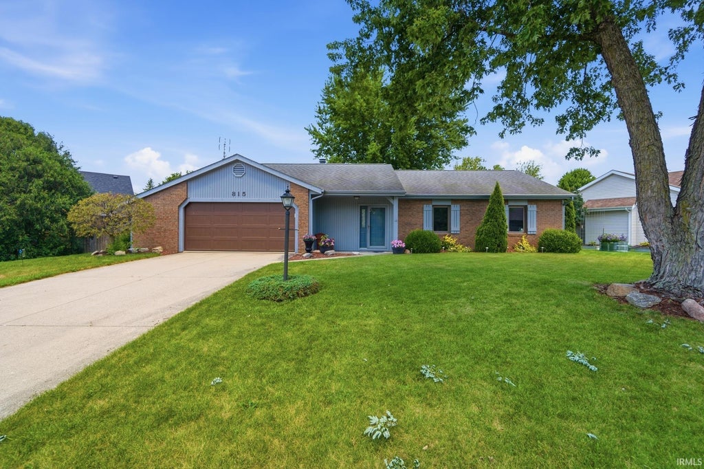 Photo of 815 Glen Eagle Lane, Fort Wayne, IN 46845 (MLS # 202628369)