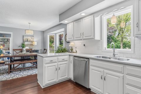 Tiny photo for 1728 Lakewood Drive, Fort Wayne, IN 46819 (MLS # 202618401)