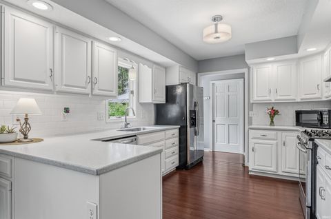 Tiny photo for 1728 Lakewood Drive, Fort Wayne, IN 46819 (MLS # 202618401)