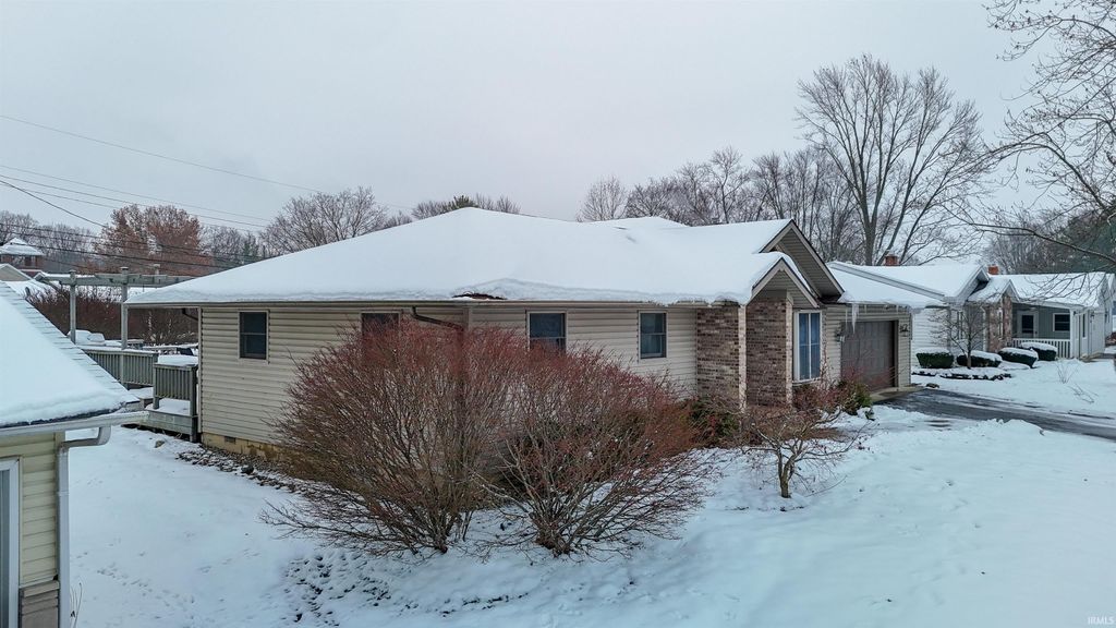 Photo of 643 Fairway Drive, Wabash, IN 46992 (MLS # 202548405)