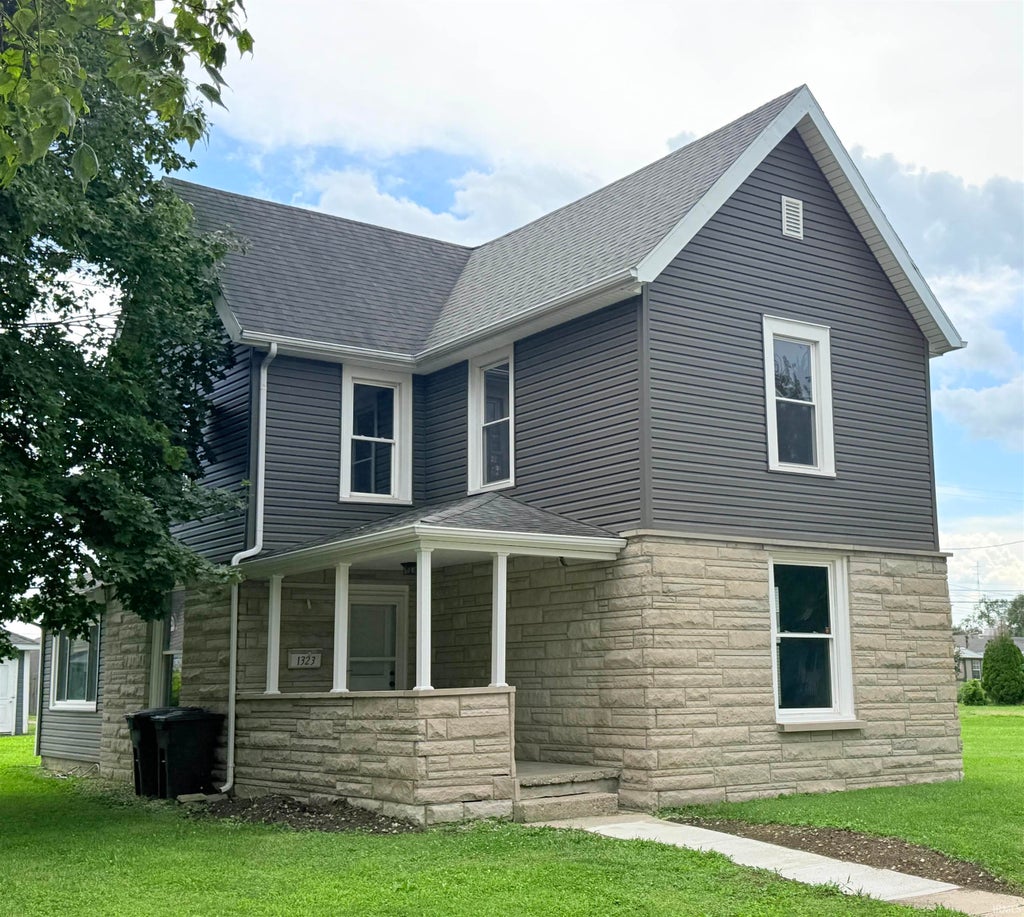 Photo of 1323 W Euclid Avenue, Marion, IN 46952 (MLS # 202629137)