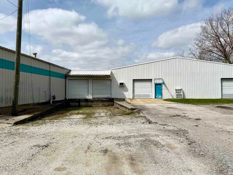 Tiny photo for 650 S Pennsylvania Street, Marion, IN 46952 (MLS # 202612754)