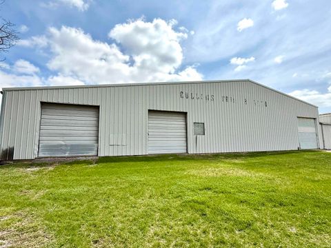 Tiny photo for 650 S Pennsylvania Street, Marion, IN 46952 (MLS # 202612754)