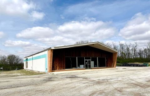 Tiny photo for 650 S Pennsylvania Street, Marion, IN 46952 (MLS # 202612754)