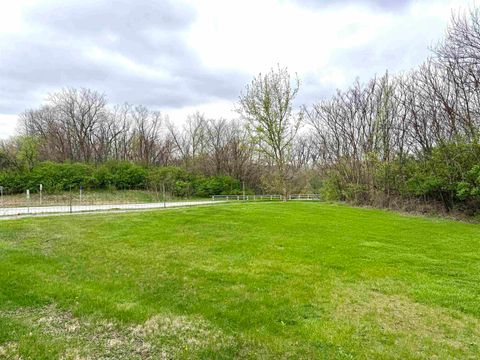 Tiny photo for 650 S Pennsylvania Street, Marion, IN 46952 (MLS # 202612754)