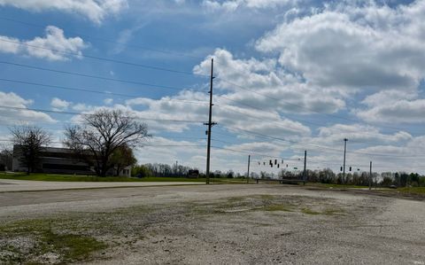 Tiny photo for 650 S Pennsylvania Street, Marion, IN 46952 (MLS # 202612754)