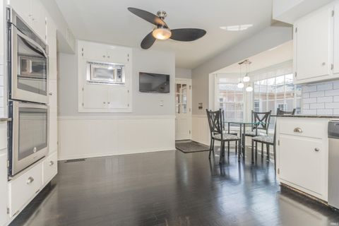 Tiny photo for 7127 Taylor Avenue, Evansville, IN 47715 (MLS # 202612902)