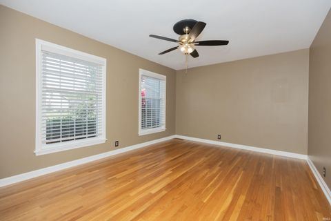 Tiny photo for 7127 Taylor Avenue, Evansville, IN 47715 (MLS # 202612902)