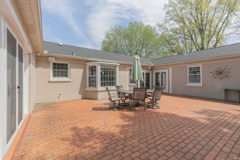 Tiny photo for 7127 Taylor Avenue, Evansville, IN 47715 (MLS # 202612902)