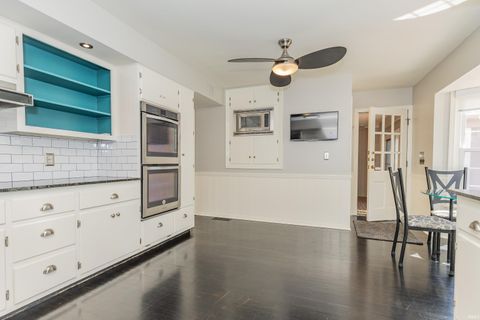 Tiny photo for 7127 Taylor Avenue, Evansville, IN 47715 (MLS # 202612902)