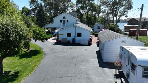 Tiny photo for 4954 E Bayfront Court, Monticello, IN 47960 (MLS # 202535802)
