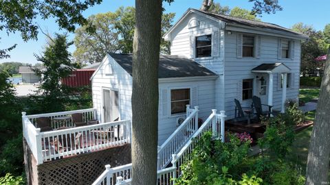 Tiny photo for 4954 E Bayfront Court, Monticello, IN 47960 (MLS # 202535802)