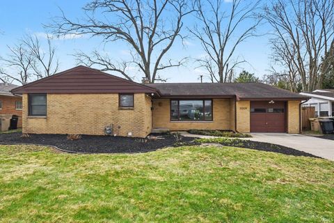 Tiny photo for 2008 Dorwood Drive, South Bend, IN 46617 (MLS # 202602696)