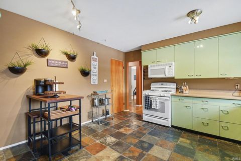 Tiny photo for 2008 Dorwood Drive, South Bend, IN 46617 (MLS # 202602696)