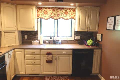 Tiny photo for 103 Western Hills Drive, Mount Vernon, IN 47620 (MLS # 202629800)