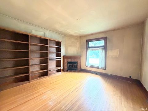 Tiny photo for 300 Humphrey Street, Logansport, IN 46947 (MLS # 202628799)